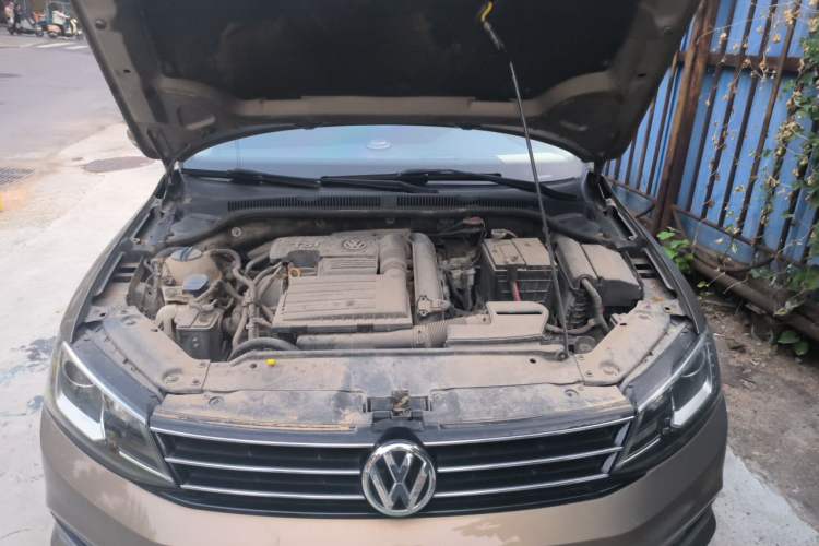 Used Volkswagen Sagitar 2017 230TSI Automatic Luxury Edition Engine Bay