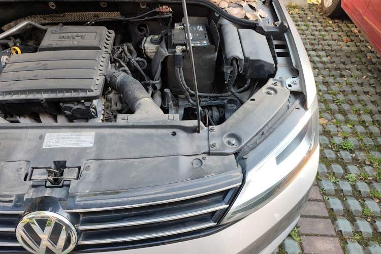 Used Volkswagen Sagitar 2017 1.6L Manual Comfort Model Engine Bay Left
