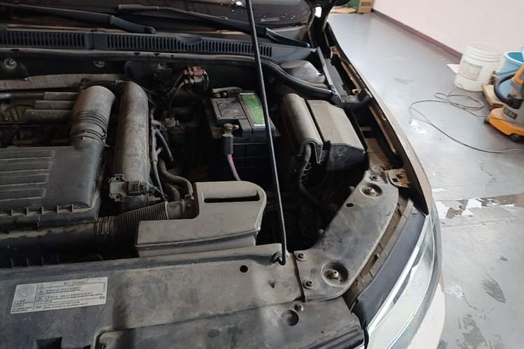 Used Volkswagen Sagitar 2017 230TSI Automatic Comfort Version Engine Bay Left