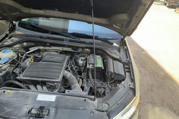 Used Volkswagen Sagitar 2017 1.6L Manual Comfort Model Engine Bay Left