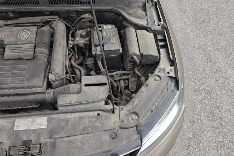 Used Volkswagen Sagitar 2017 230TSI Automatic Comfort Version Engine Bay Left