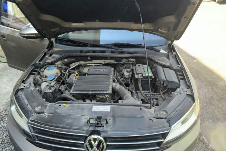 Used Volkswagen Sagitar 2017 1.6L Manual Comfort Model Engine Bay