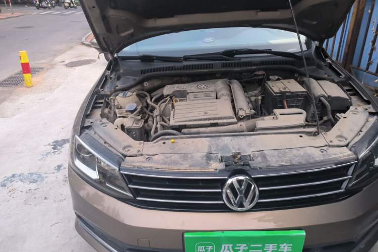 Used Volkswagen Sagitar 2017 230TSI Automatic Luxury Edition Engine Bay Right