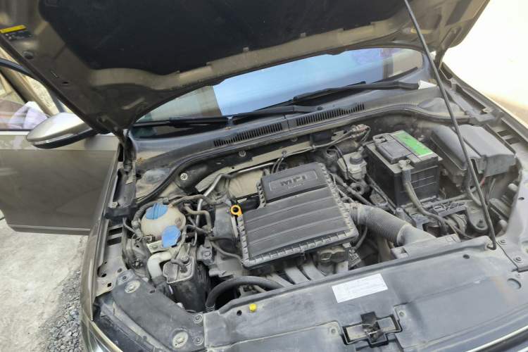Used Volkswagen Sagitar 2017 1.6L Manual Comfort Model Engine Bay Right