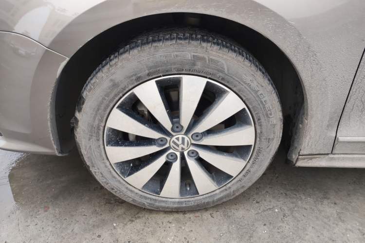 Used Volkswagen Sagitar 2017 230TSI Automatic Comfort Version Exterior 4