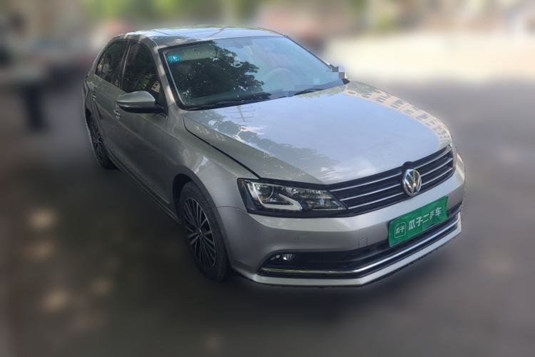 Used Volkswagen Sagitar 2017 230TSI Automatic Luxury Edition Front Right 45 Deg