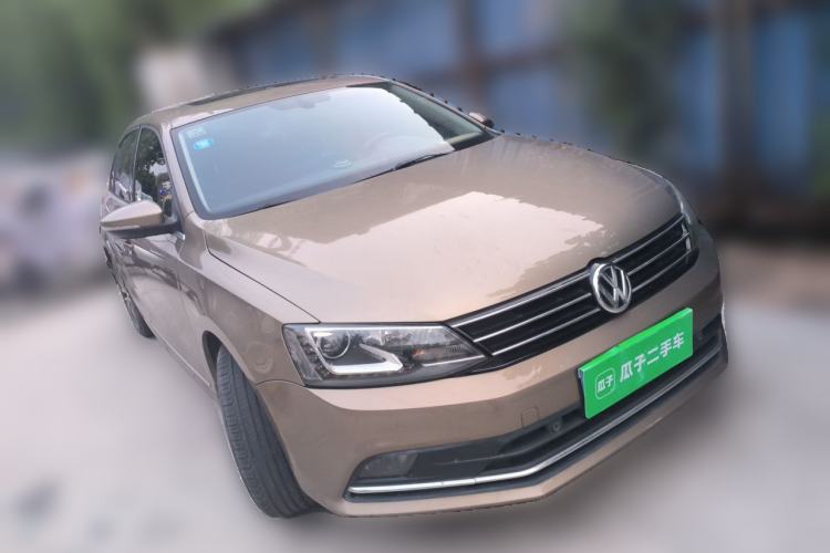 Used Volkswagen Sagitar 2017 230TSI Automatic Luxury Edition Front Right 45 Deg