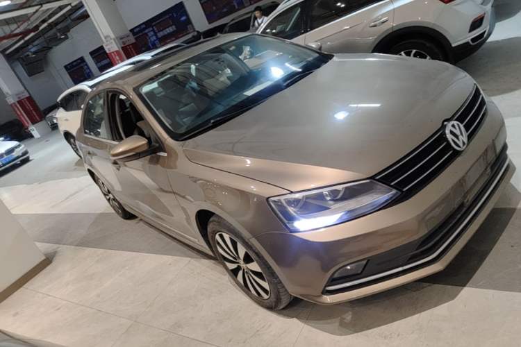 Used Volkswagen Sagitar 2017 230TSI Automatic Comfort Version Front Right 45 Deg