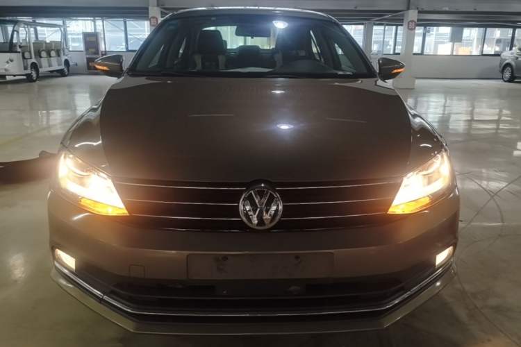 Used Volkswagen Sagitar 2017 230TSI Automatic Comfort Version Front