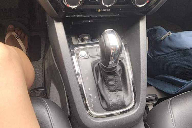 Used Volkswagen Sagitar 2017 1.6L Automatic Comfort Model Gear Lever