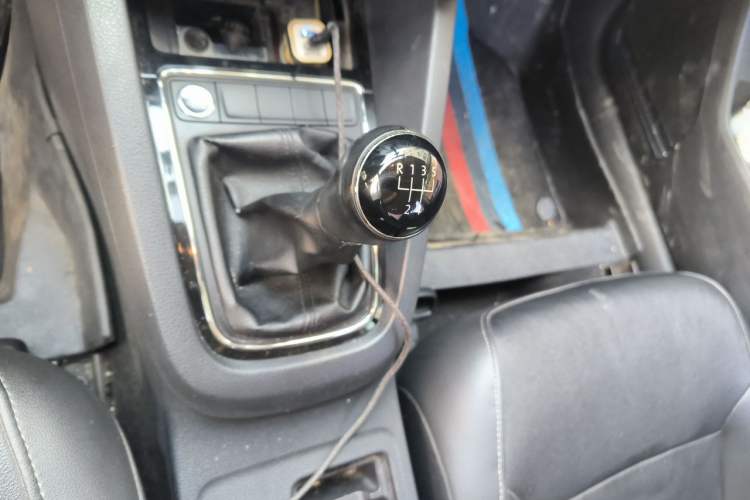 Used Volkswagen Sagitar 2017 1.6L Manual Comfort Model Gear Lever