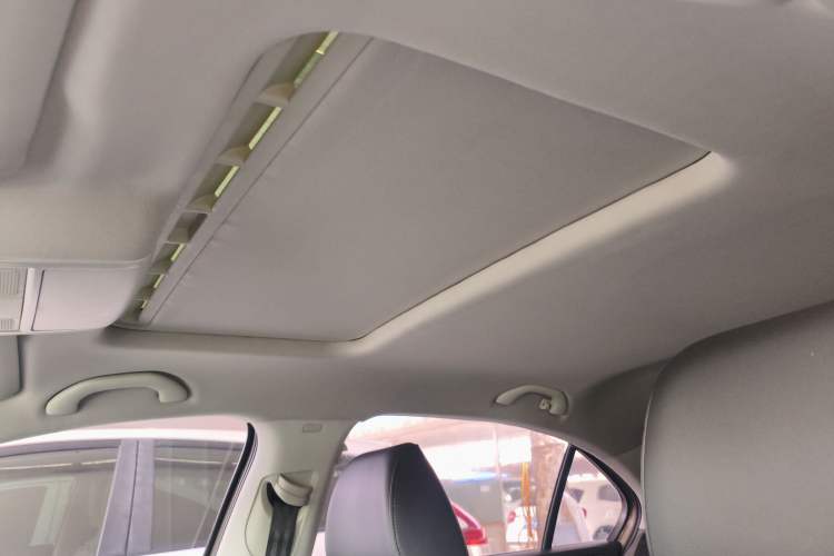 Used Volkswagen Sagitar 2017 230TSI Automatic Comfort Version Headliner