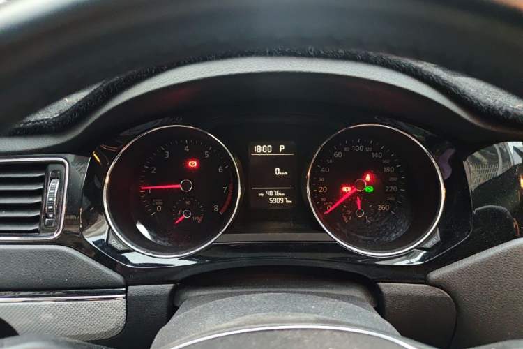 Used Volkswagen Sagitar 2017 230TSI Automatic Comfort Version Instrument Cluster