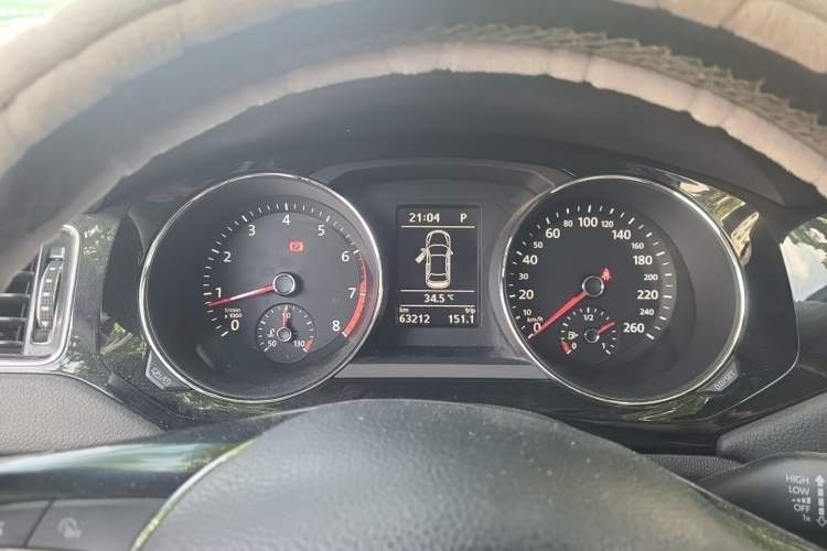 Used Volkswagen Sagitar 2017 230TSI Automatic Luxury Edition Instrument Cluster