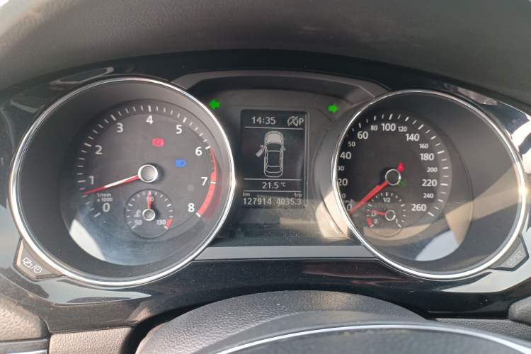 Used Volkswagen Sagitar 2017 180TSI Automatic Luxury Edition Instrument Cluster