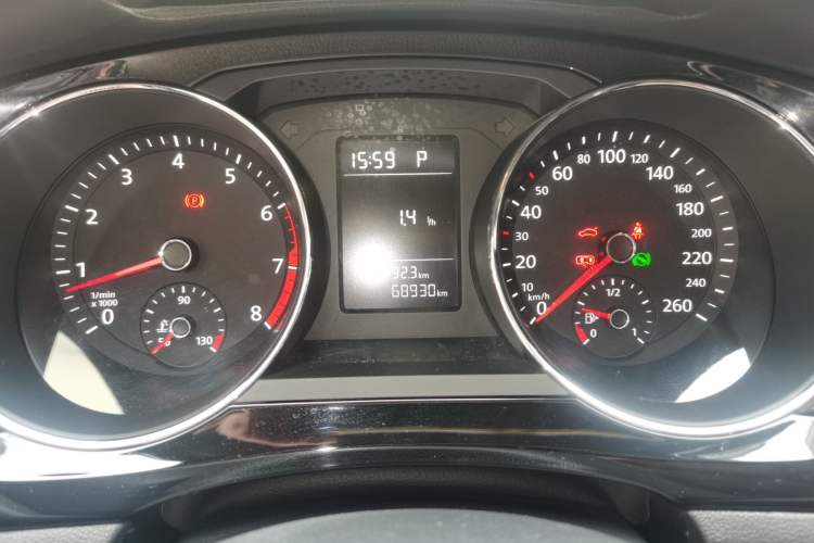 Used Volkswagen Sagitar 2017 230TSI Automatic Comfort Version Instrument Cluster