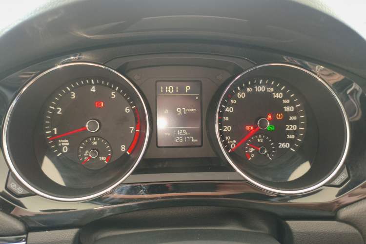 Used Volkswagen Sagitar 2017 230TSI Automatic Comfort Version Instrument Cluster