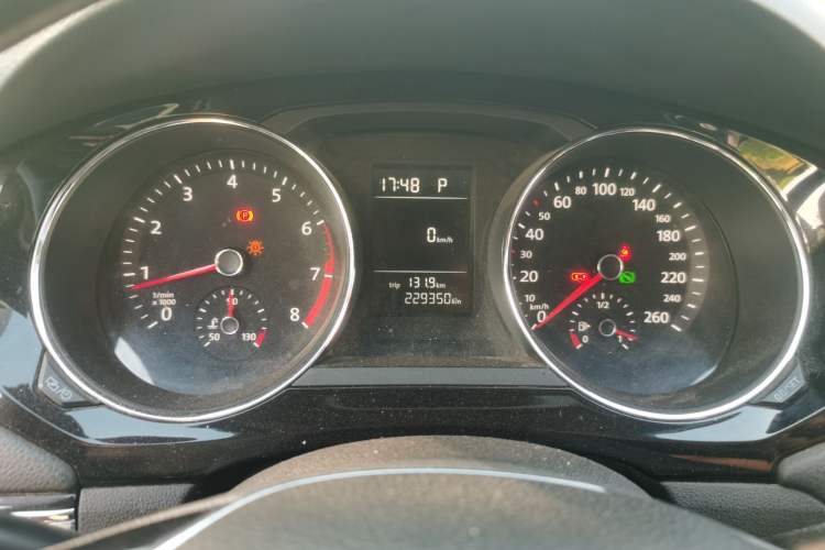 Used Volkswagen Sagitar 2017 230TSI Automatic Comfort Version Instrument Cluster