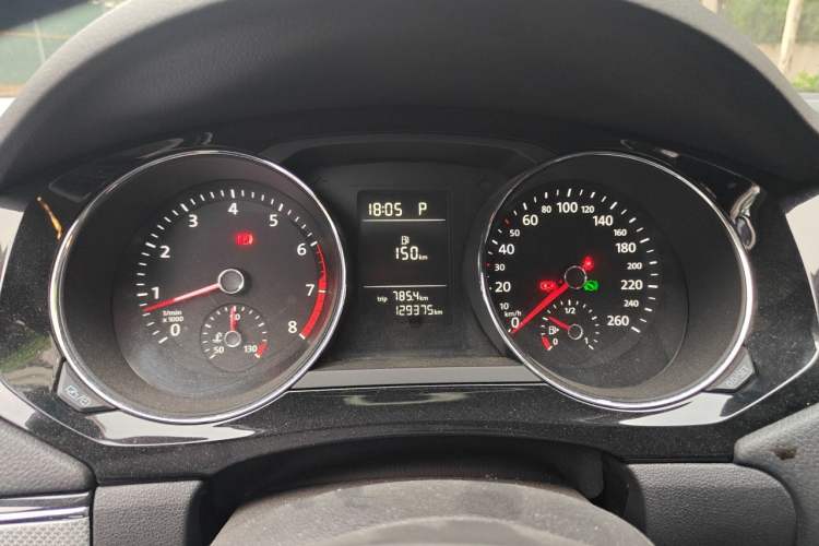 Used Volkswagen Sagitar 2017 230TSI Automatic Comfort Version Instrument Cluster