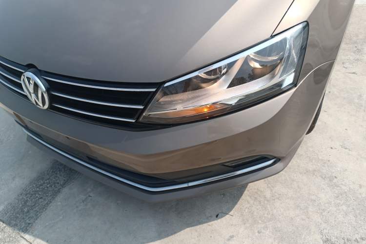 Used Volkswagen Sagitar 2017 180TSI Automatic Luxury Edition Left Front Headlight