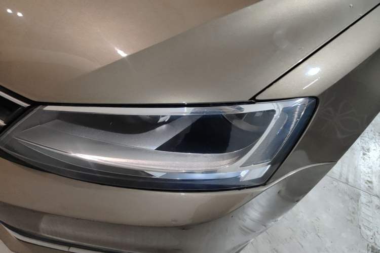 Used Volkswagen Sagitar 2017 230TSI Automatic Comfort Version Left Front Headlight