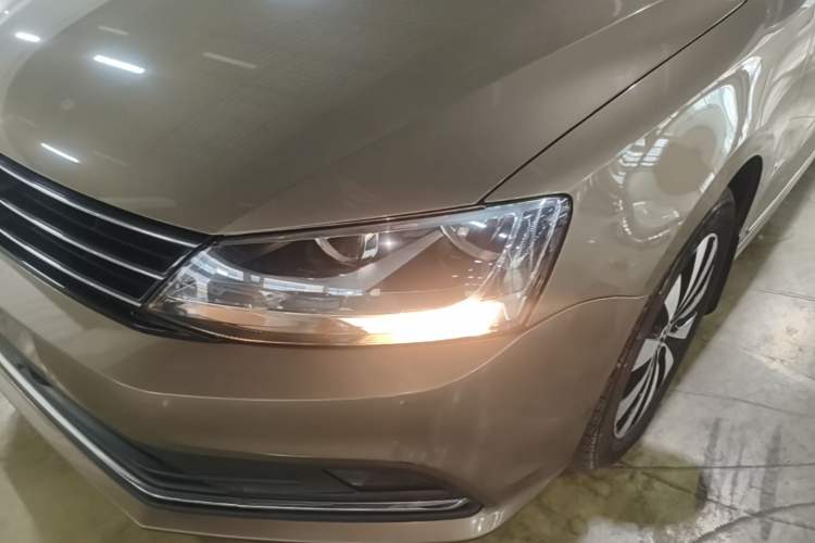 Used Volkswagen Sagitar 2017 230TSI Automatic Comfort Version Left Front Headlight