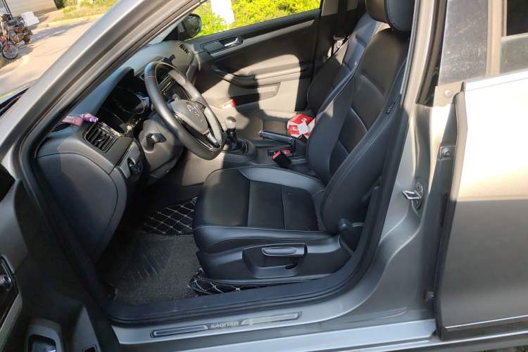 Used Volkswagen Sagitar 2017 1.6L Manual Comfort Model Left Front Seat