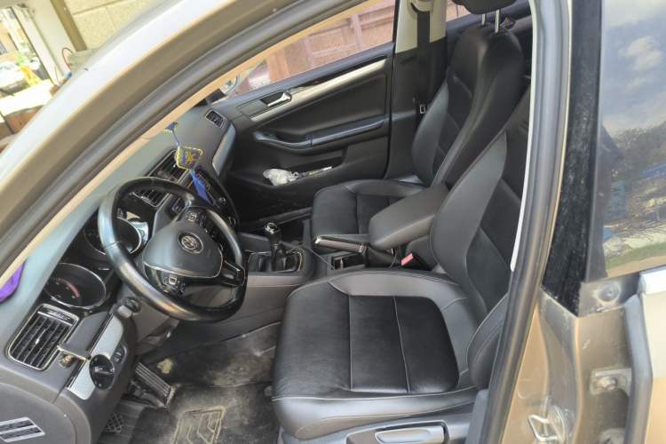 Used Volkswagen Sagitar 2017 1.6L Manual Comfort Model Left Front Seat