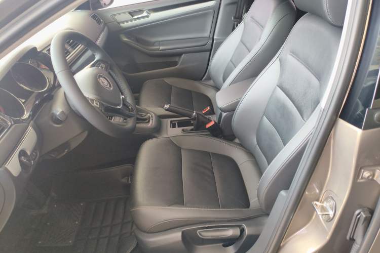 Used Volkswagen Sagitar 2017 230TSI Automatic Comfort Version Left Front Seat