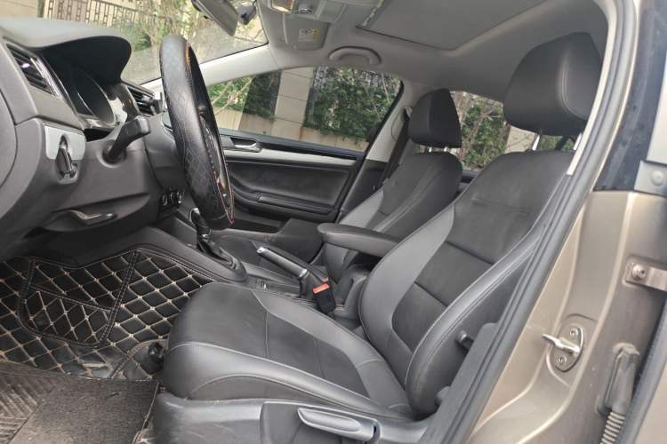 Used Volkswagen Sagitar 2017 230TSI Automatic Comfort Version Left Front Seat