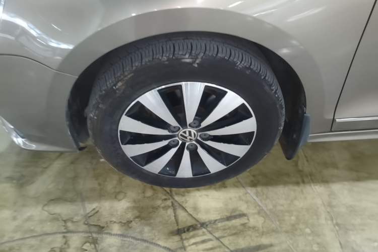 Used Volkswagen Sagitar 2017 230TSI Automatic Comfort Version Left Front Wheel Hub