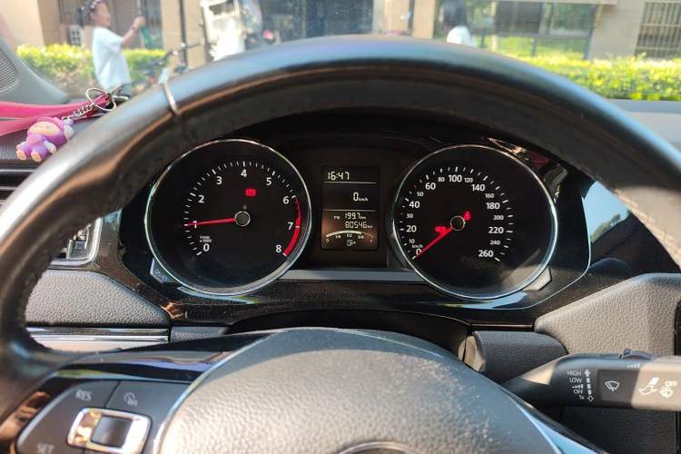 Used Volkswagen Sagitar 2017 1.6L Manual Comfort Model Odometer Close Up