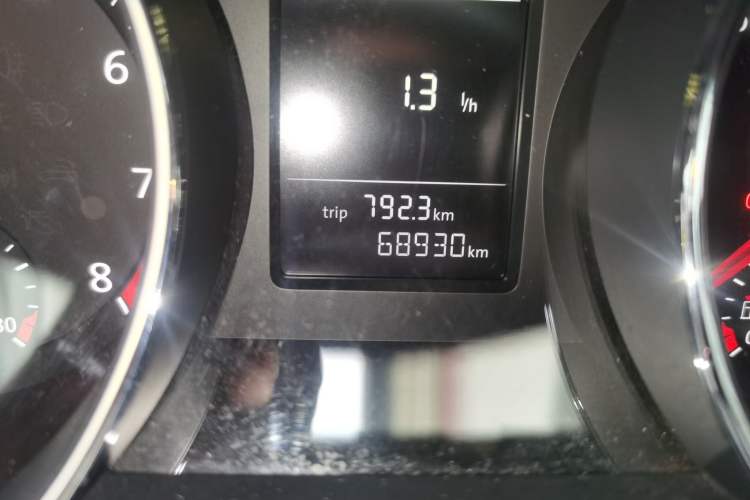Used Volkswagen Sagitar 2017 230TSI Automatic Comfort Version Odometer Close Up