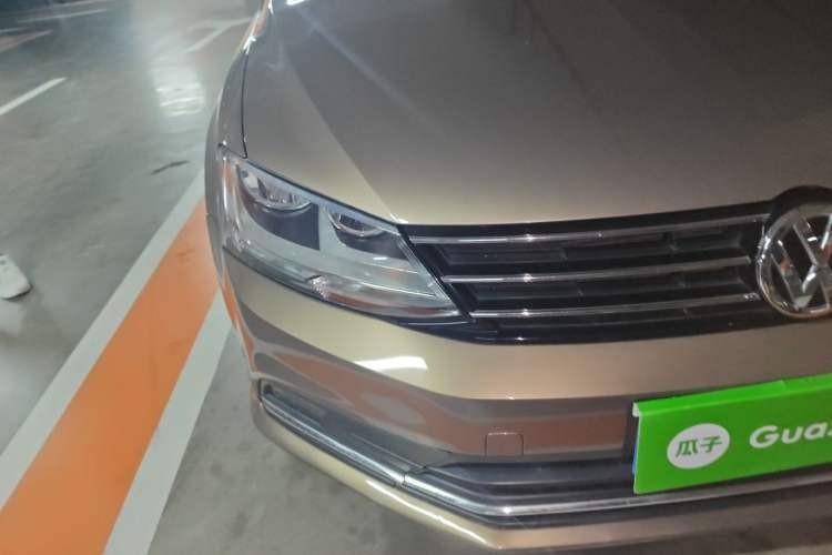 Used Volkswagen Sagitar 2017 1.6L Automatic Comfort Model Right Front Headlight