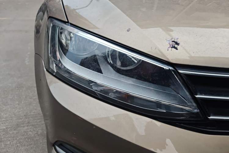 Used Volkswagen Sagitar 2017 230TSI Automatic Comfort Version Right Front Headlight