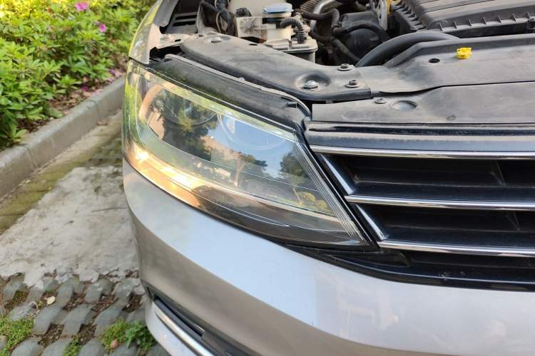 Used Volkswagen Sagitar 2017 1.6L Manual Comfort Model Right Front Headlight