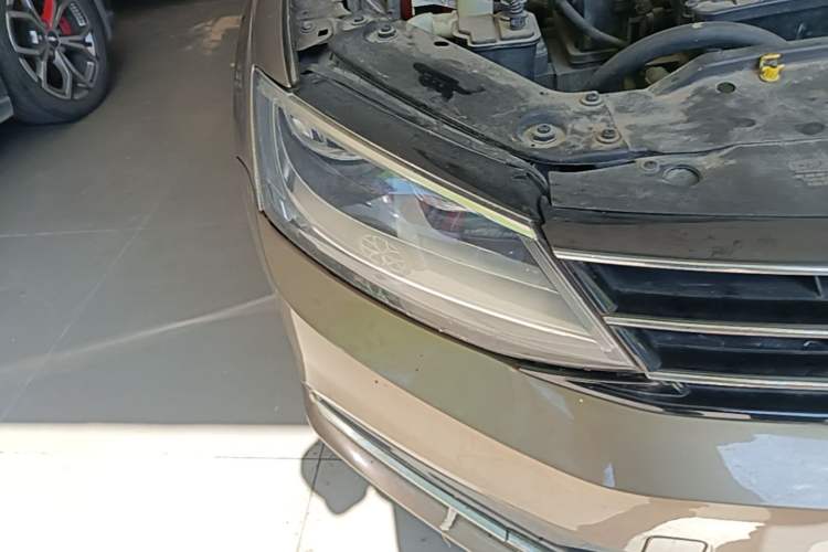 Used Volkswagen Sagitar 2017 1.6L Automatic Comfort Model Right Front Headlight