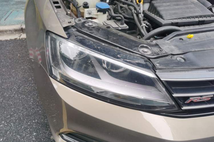 Used Volkswagen Sagitar 2017 230TSI Automatic Comfort Version Right Front Headlight