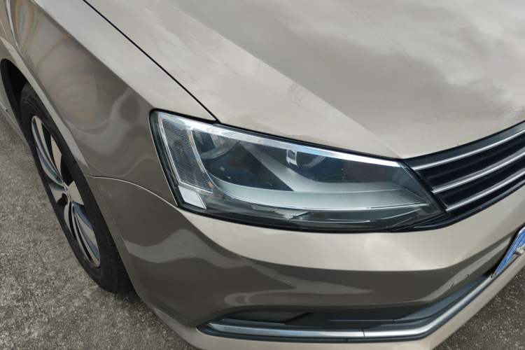 Used Volkswagen Sagitar 2017 230TSI Automatic Comfort Version Right Front Headlight