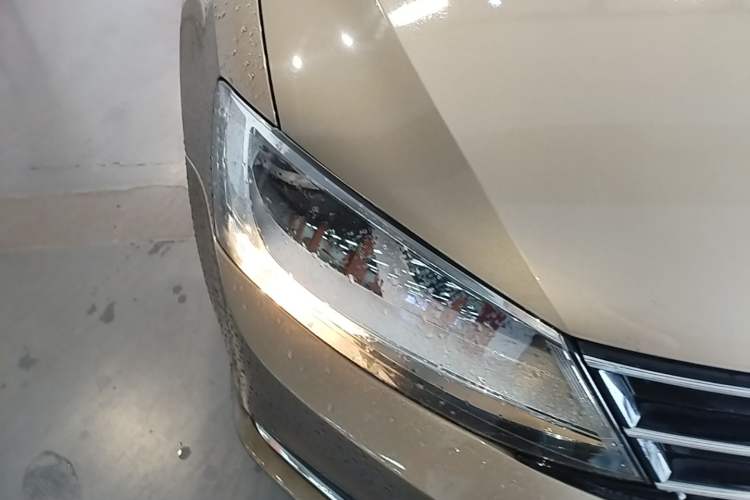 Used Volkswagen Sagitar 2017 230TSI Automatic Comfort Version Right Front Headlight