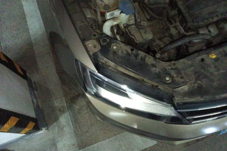 Used Volkswagen Sagitar 2017 1.6L Automatic Comfort Model Right Front Headlight