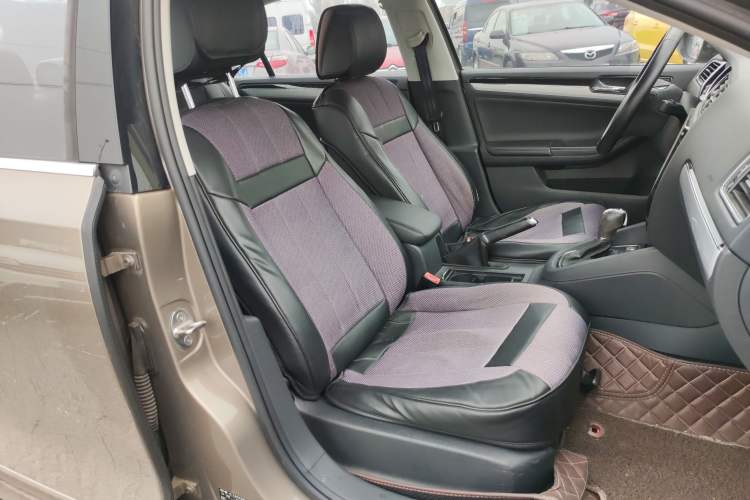 Used Volkswagen Sagitar 2017 230TSI Automatic Comfort Version Right Front Seat