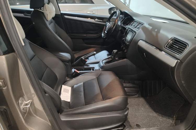 Used Volkswagen Sagitar 2017 230TSI Automatic Comfort Version Right Front Seat