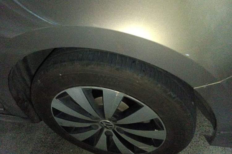 Used Volkswagen Sagitar 2017 1.6L Automatic Comfort Model Right Front Wheel Hub