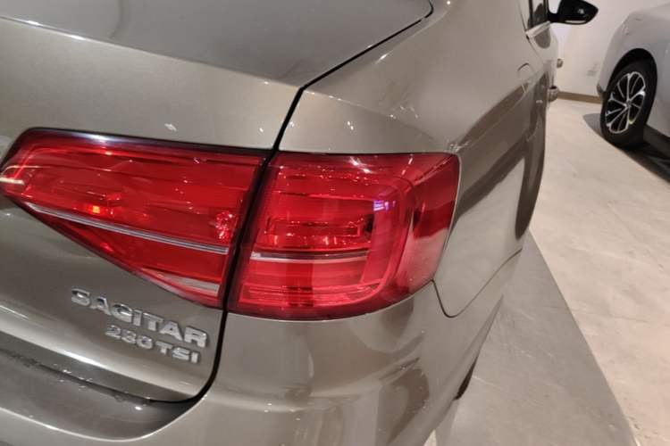 Used Volkswagen Sagitar 2017 230TSI Automatic Comfort Version Right Rear Taillight