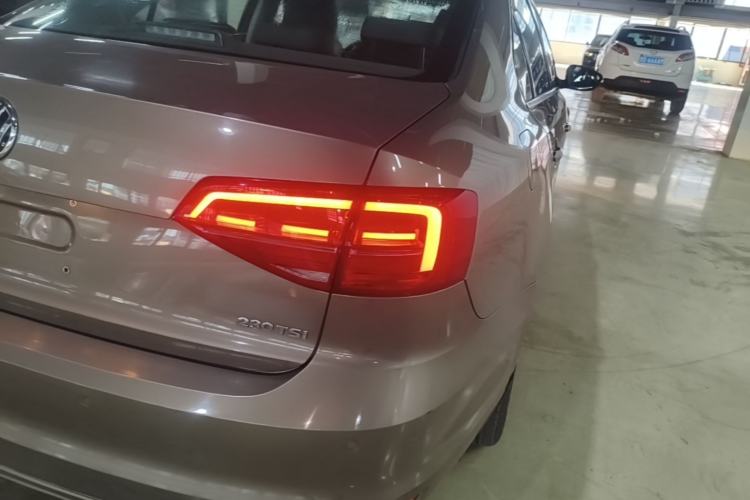 Used Volkswagen Sagitar 2017 230TSI Automatic Comfort Version Right Rear Taillight