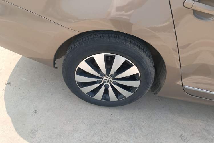 Used Volkswagen Sagitar 2017 180TSI Automatic Luxury Edition Right Rear Wheel Hub