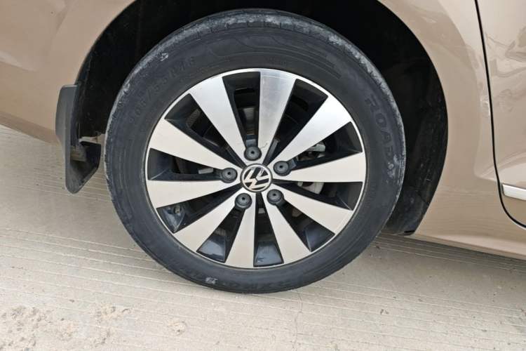 Used Volkswagen Sagitar 2017 1.6L Automatic Comfort Model Right Rear Wheel Hub