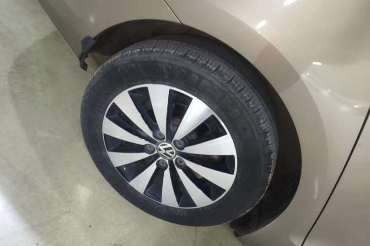Used Volkswagen Sagitar 2017 230TSI Automatic Comfort Version Right Rear Wheel Hub