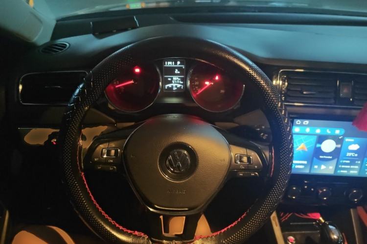 Used Volkswagen Sagitar 2017 1.6L Automatic Comfort Model Steering Wheel